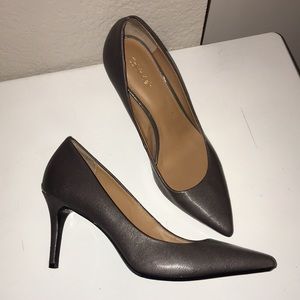 CALVIN KLEIN GRAY HEELS